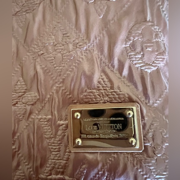 LOUIS VUITTON Saumon Monogram Limelight
Clutch Bag - Picture 14 of 14